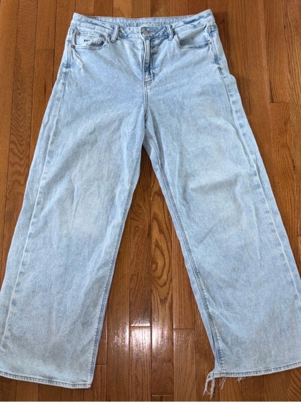 AMERICAN EAGLE Light Wash Wide Leg Jeans